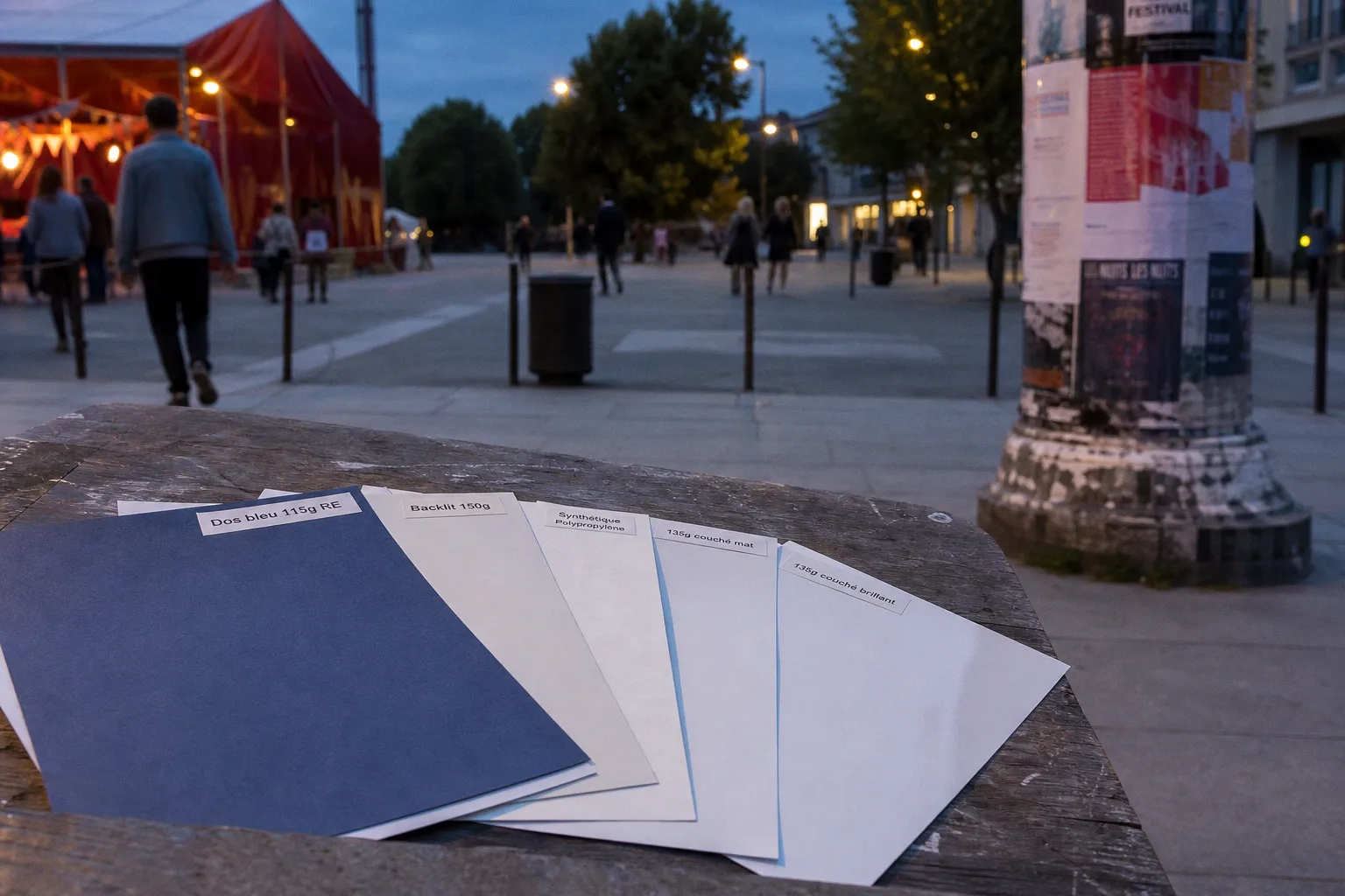 Affiche de festival en extérieur : quel papier choisir ?
