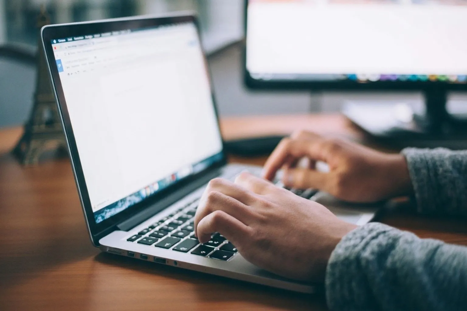 Appel d'offres : le CCRE recrute son graphiste pour le Congrès 2027