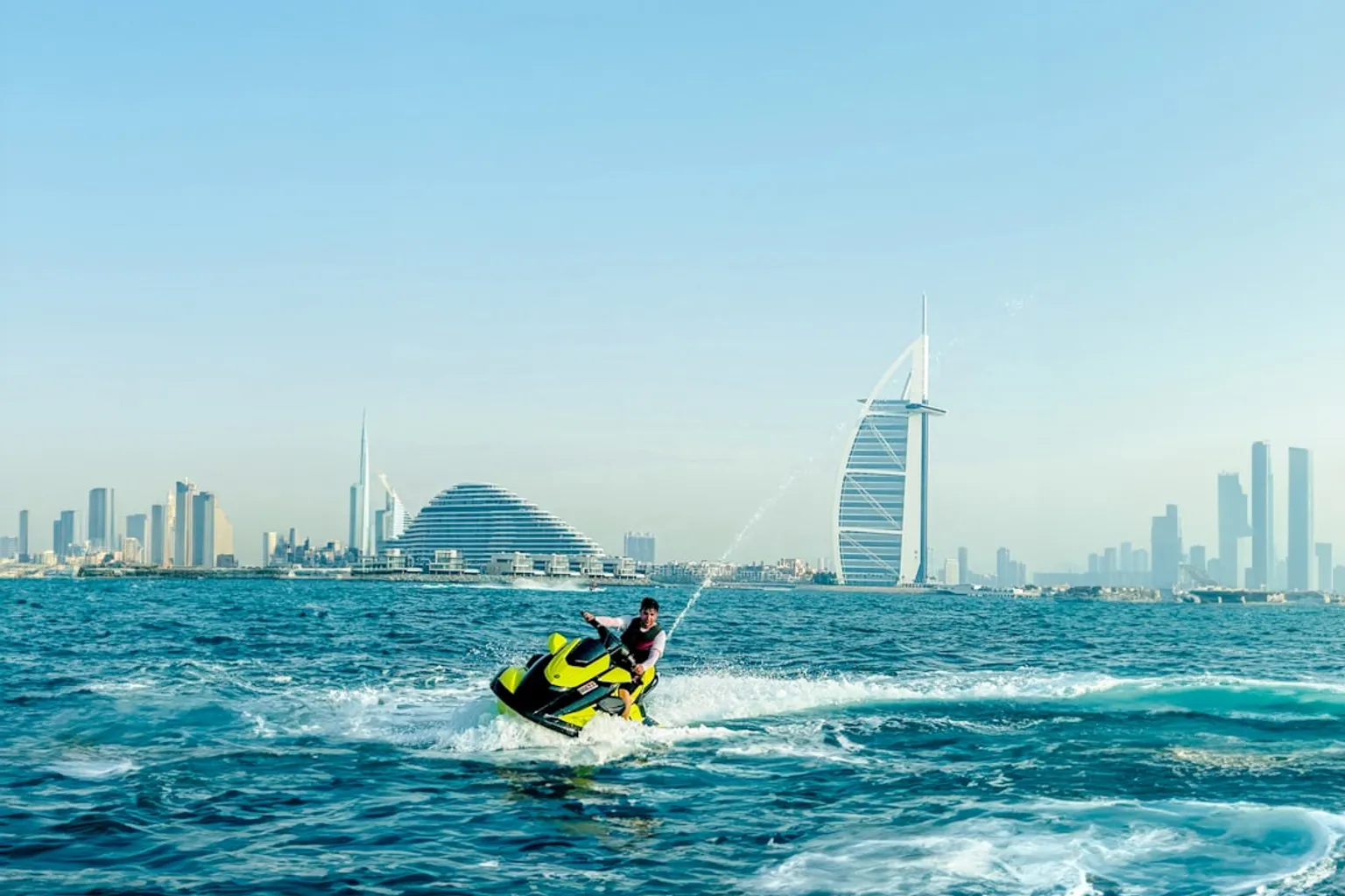 Jet-ski à Dubaï : pourquoi les prix varient-ils autant ?
