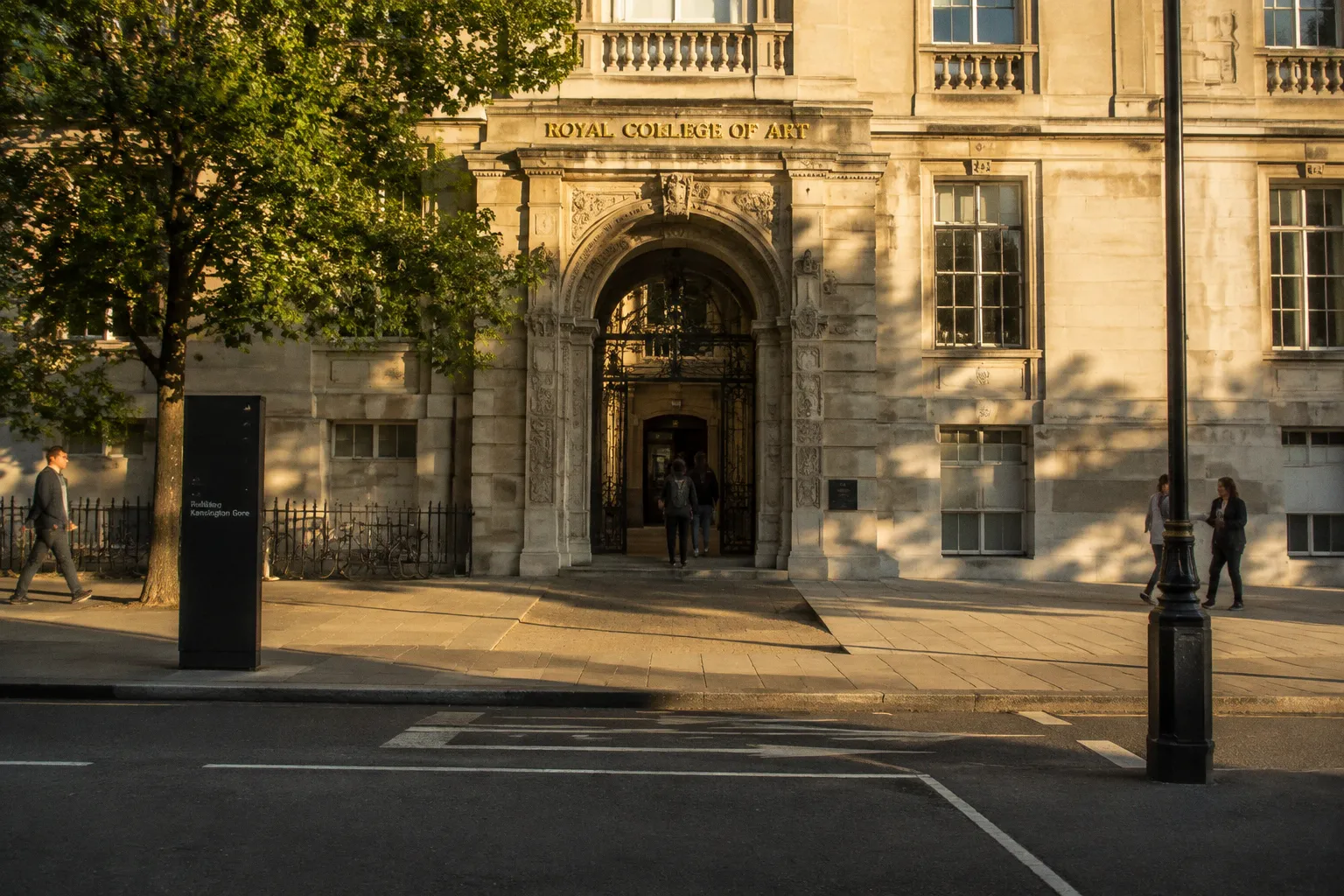 Le Royal College of Art fusionne ses pôles communication et design pour repenser la création